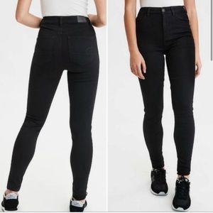 SIZE 8 AMERICAN EAGLES (BLACK) Curvy Super Hi-Rise Jeggings - REGULAR LENGTH